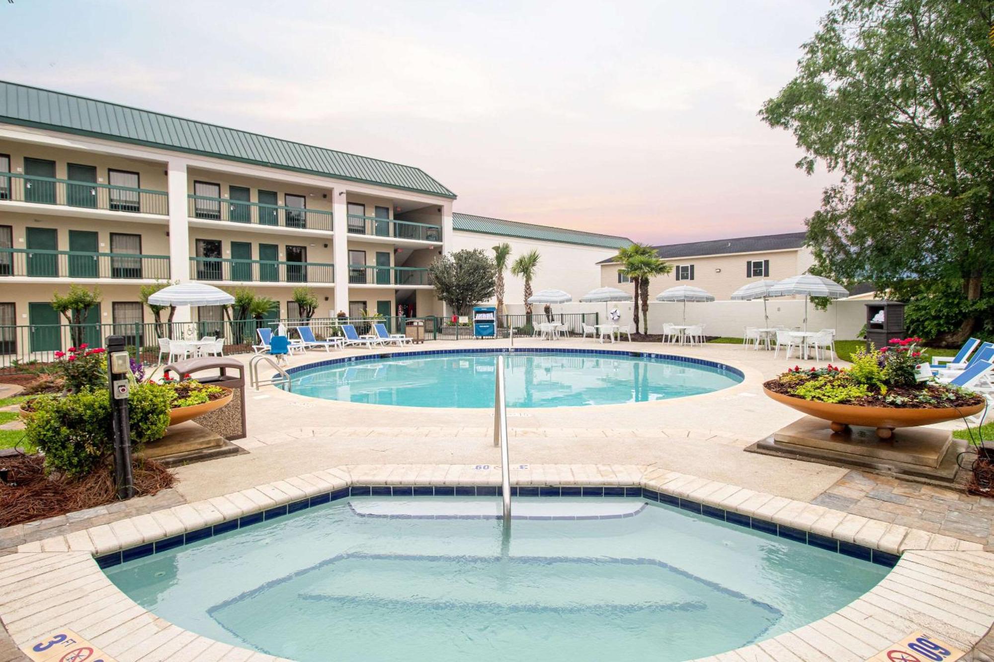 Econo Lodge Inn & Suites Foley-North Gulf Shores エクステリア 写真